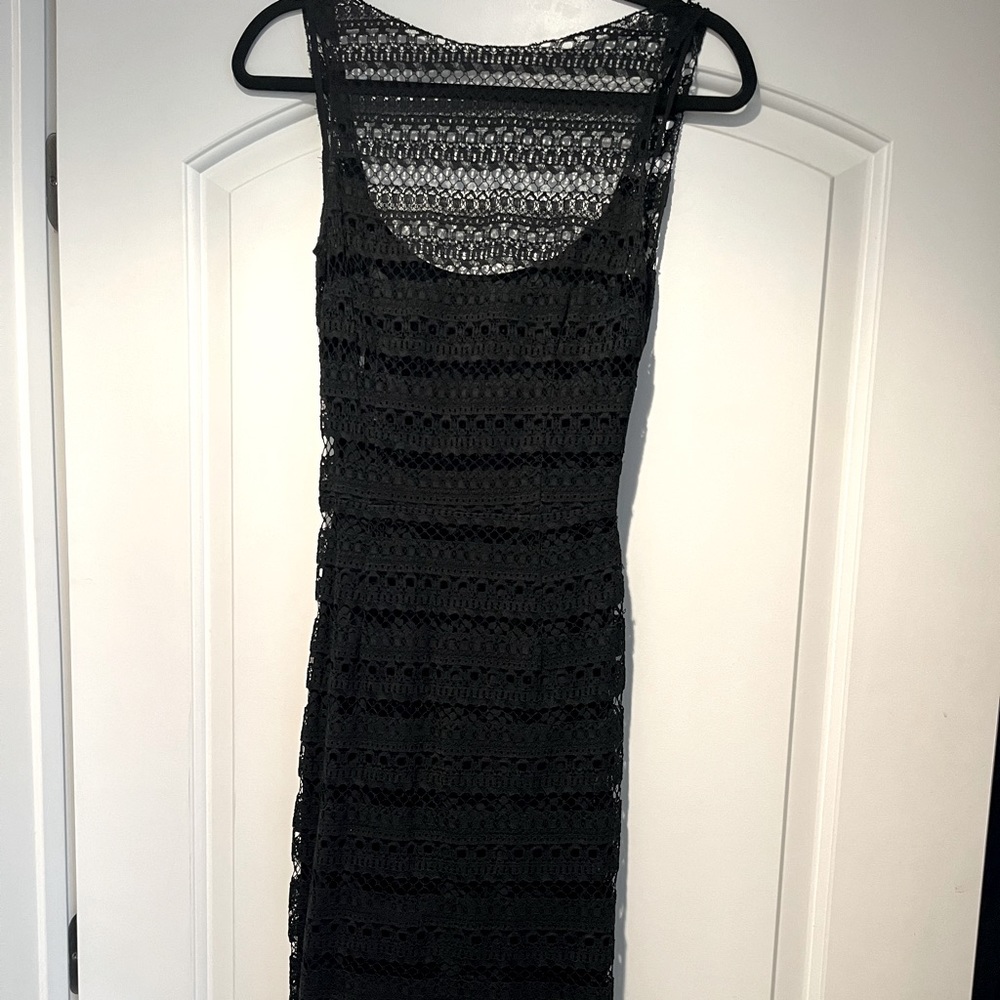 Monique Lhuillier black lined lace cocktail dress size 4 barely worn